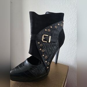 Size 11 womens heels with buckle